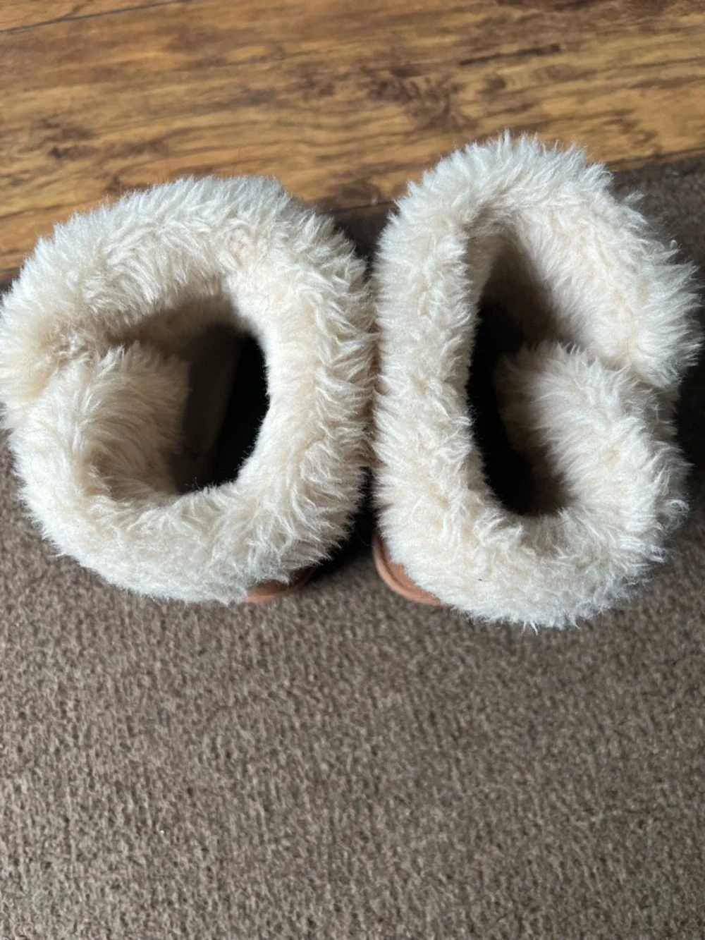 Childrens place boots size 2, great condition!